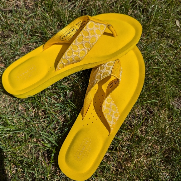 Authentic COACH Flip Flop Sandle 8 1/2 - Picture 2 of 6